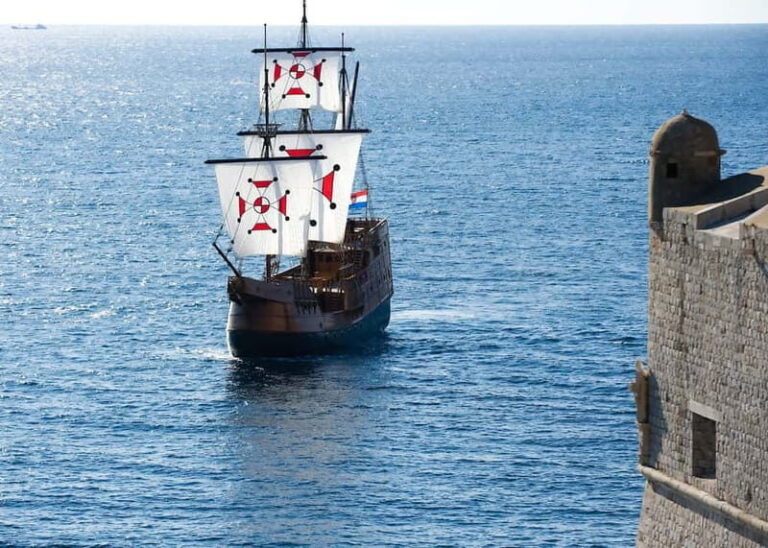 Dubrovnik walking tour and cruise on Karaka ship - Inside Dubrovnik’s Old Town