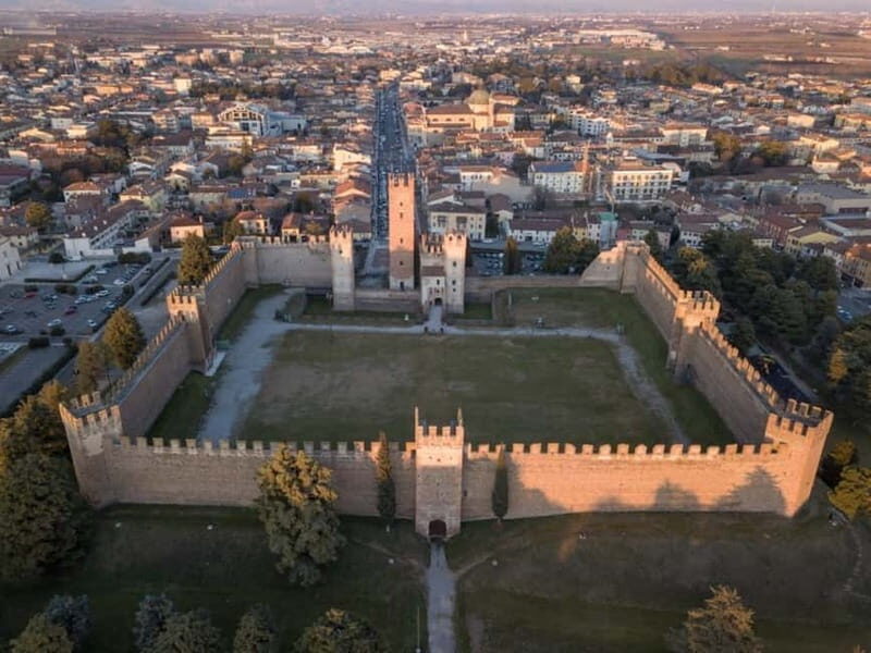 E-bike adventure among villages and medieval castles - Authentic Experiences and Genuine Insights