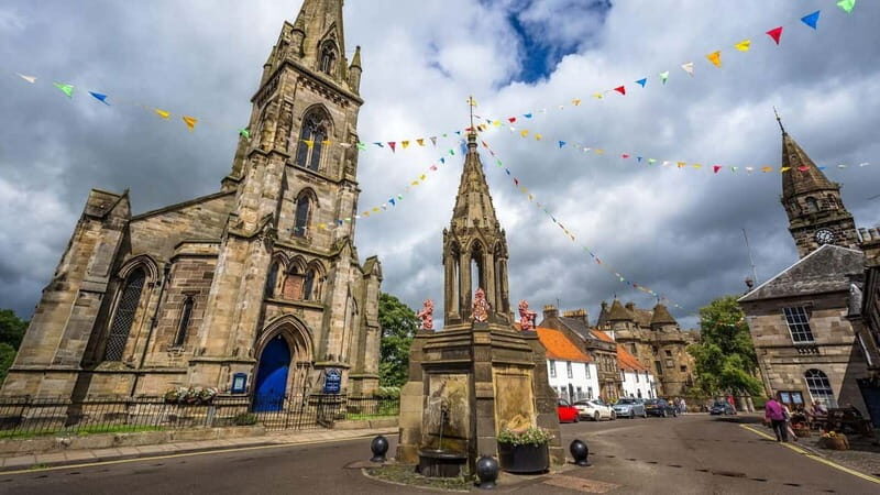 Edinburgh and Outlander by Rail from London 3-Day Tour - Day 1: Discovering Edinburgh