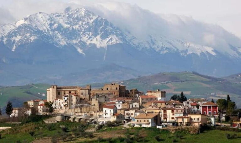 Elice (IT): "The house of snails" and beauty product - The Overall Concept and Environment