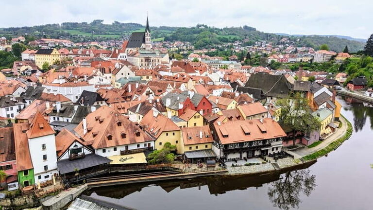 eský Krumlov: Private Day Trip from Prague with Local Guide - The Itinerary in Detail
