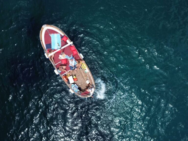 Esperienza Privata a Capri in Barca con Gozzo Classico 3H - An In-Depth Review of the Experience