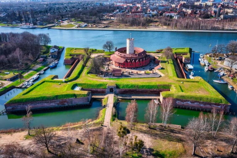 Exclusive cruise with a glass of prosecco from Gdansk to Hel - The Itinerary Breakdown