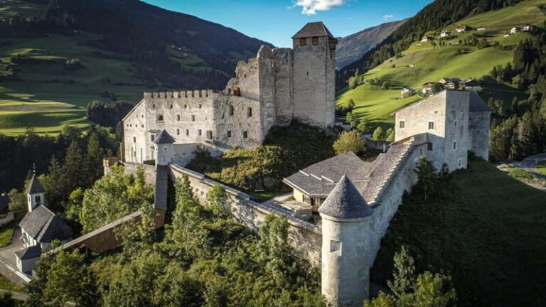 Experience Heinfels Castle: Guided tour through the medieval castle - A Closer Look at the Tour Experience