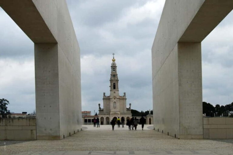 Fátima + Batalha Tour  Culture and History Departing from Porto - Breaking Down the Itinerary