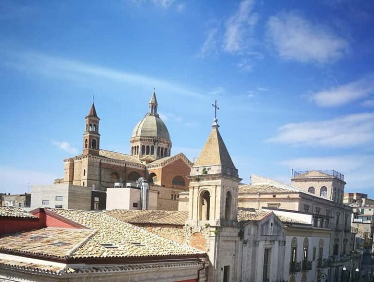 Favara: Walking Tour, Cooking Class, and Traditional Meal - Why This Tour Offers Great Value