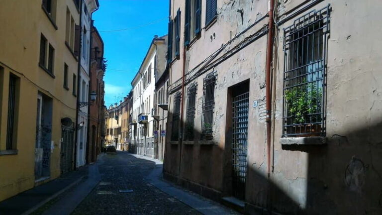 Ferrara: Medieval Ferrara and the Jewish Ghetto Walking Tour - Visiting the Main Stops – What You Can Expect