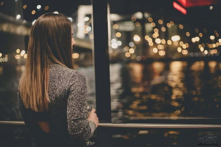 Fireworks Sightseeing Cruise with 1 Drink - Who Should Consider This Tour?