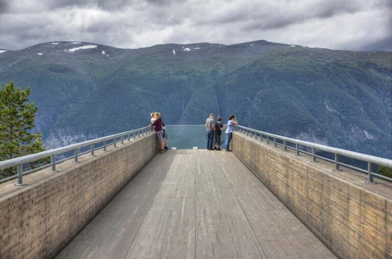 Flåm: Stegastein, Stalheim, and Gudvangen Scenic Coach Tour - Who Is This Tour Perfect For?