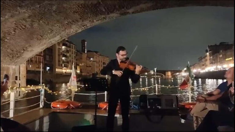 Florence: Arno River Cruise with a Live Concert - What to Expect During the Cruise