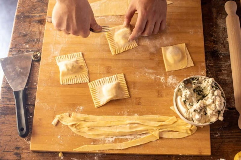Florence: Pasta & Tiramisu Class with Unlimited Wine - Why This Tour Works Well