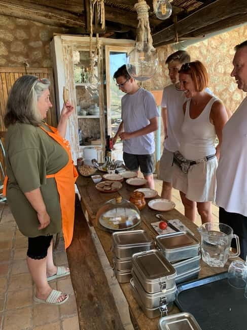Fornalutx - hiking to the olive farm & oil tasting - Tasting Mallorca’s Finest: Olive Oil and Local Snacks