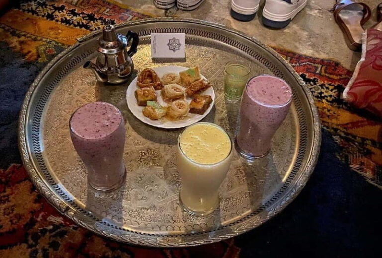 From Alicante and Elche: Tea house + sweets. Taste the flavor of the Orient. - The Itinerary in Detail
