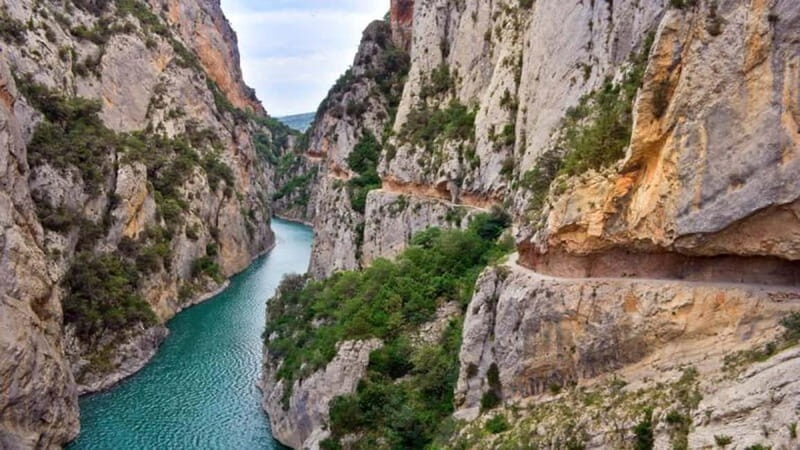 From Barcelona: Mont Rebei Canyon Day Trip with Guide - What Sets This Tour Apart?