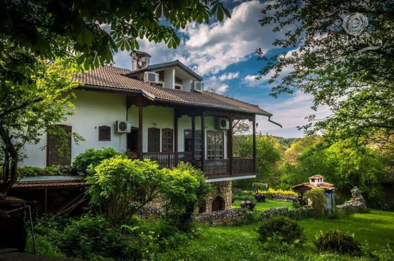 From Bucharest: Private Tour to Veliko Tarnovo and Arbanasi - Transportation and Timing