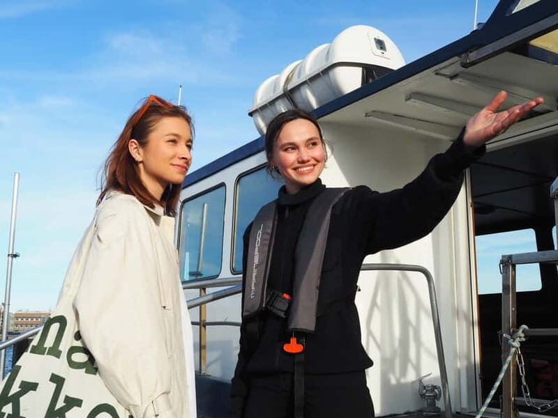 From Helsinki: Ferry Ride to Suomenlinna & Walking Tour - The guided walking tour: a concise but engaging history lesson