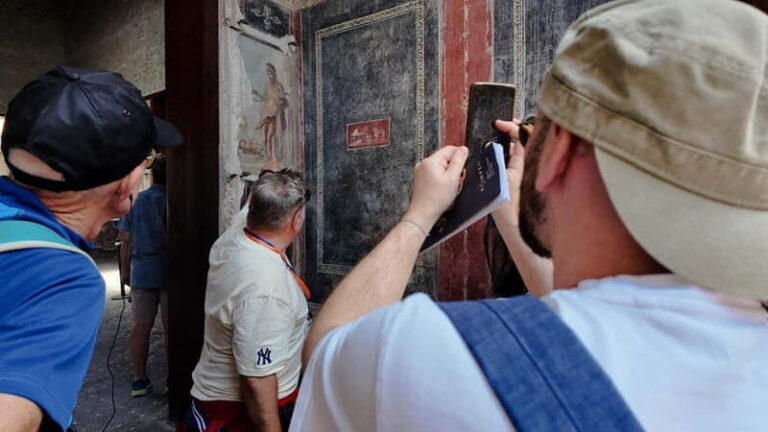 From Naples: Guided walking tour of Pompeii with entry ticket and train - The Itinerary in Detail