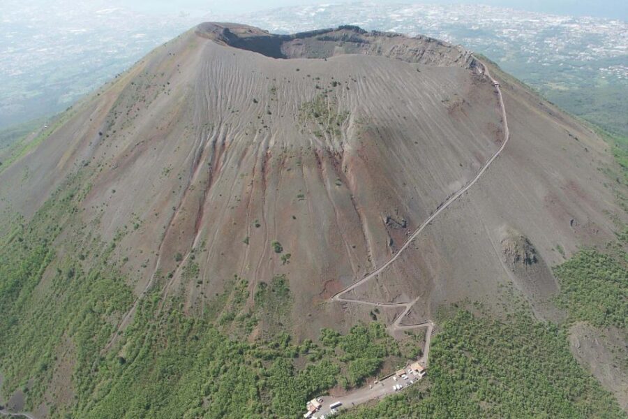 From Naples: Pompeii and Vesuvius Full-Day Tour with Lunch - Lunch in a Typical Italian Restaurant
