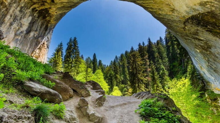 From Plovdiv: Wonderful Bridges and Rhodope Cuisine Day Trip - Exploring the Itinerary in Detail
