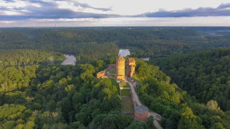 From Riga: Siguldas Top Sights & Scenic Picnic - An In-Depth Look at the Sigulda Day Trip