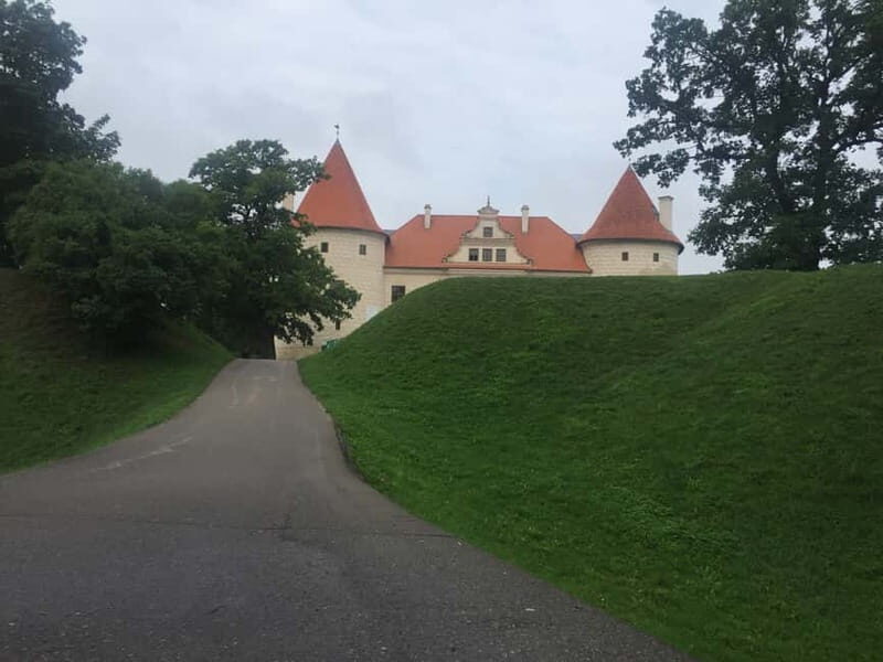 From Riga: Vilnius One-Way Tour with Sightseeing Stops - Transportation & Group Size