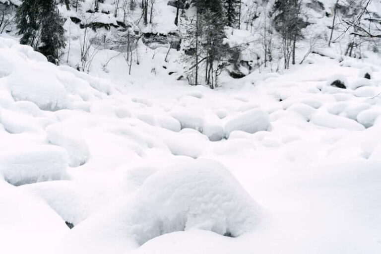 From Rovaniemi: Korouoma Frozen Waterfalls Guided Hike - Setting the Scene: What to Expect on the Korouoma Hike