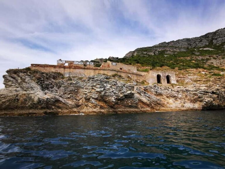 From Sesimbra: Ribeira do Cavalo Beach and Caves Boat Tour - Detailed Breakdown of the Itinerary