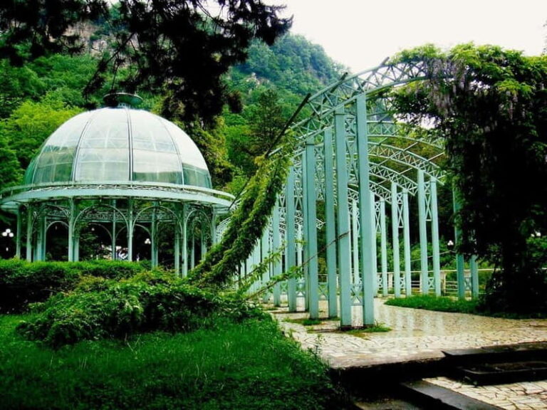 From Tbilisi: Borjomi, Rabath and Vardzia Day Trip - Transportation and Group Dynamics