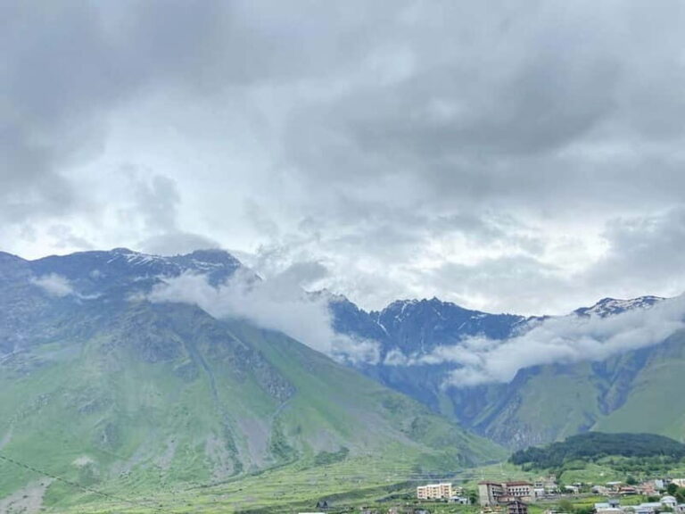 From Tbilisi to Kazbegi: Explore Ananuri & Gudauri - Exploring Ananuri Fortress: A Glimpse into Georgia’s Past