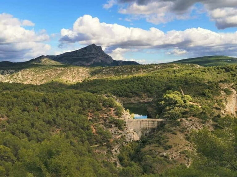 From Tholonet to the Bibémus quarries: Cézanne Hike - Spectacular Cliffs and Panoramic Views