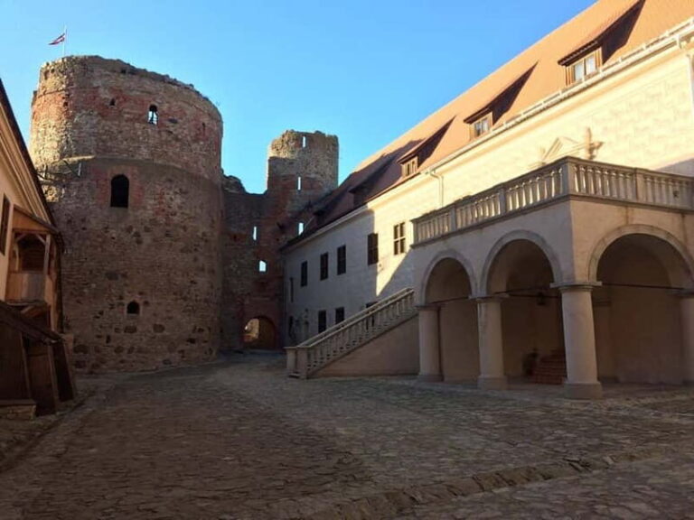 From Vilnius to Riga with Sightseeing Stops Top Private Tour - What’s Included and What to Keep in Mind