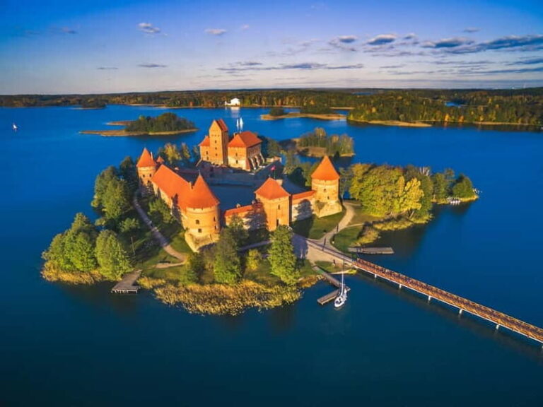 From Vilnius: tour to Trakai with kybynai tasting - Exploring the Trakai Experience – What You Can Expect