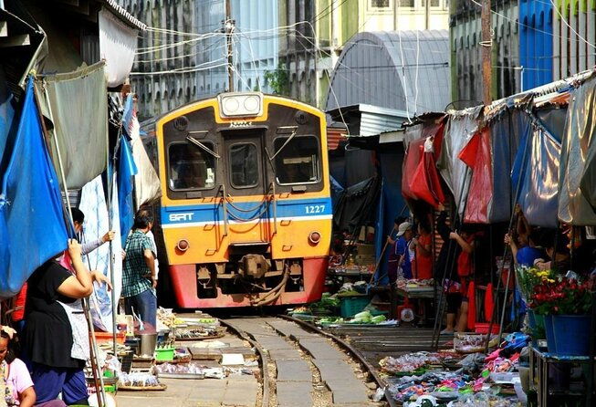 Full-Day Floating Market and Maeklong Railway Market Private Tour from Bangkok - A Closer Look at the Itinerary
