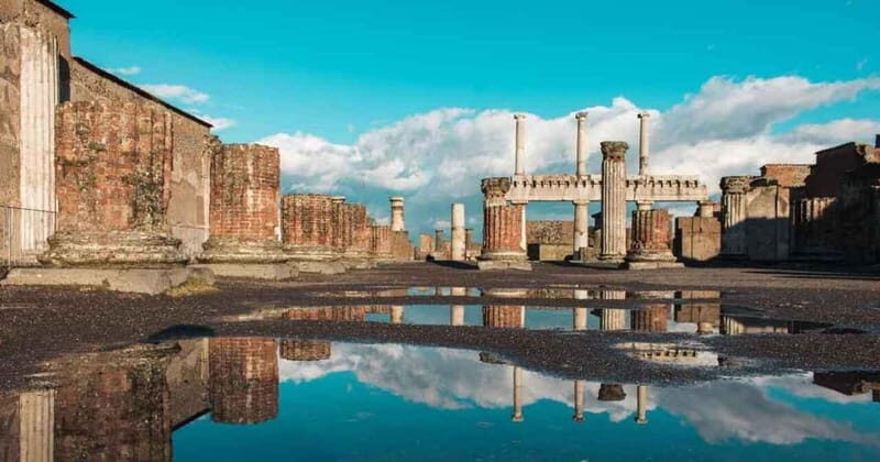 Full-day tour of Pompeii with guided visit to the archaeological excavations