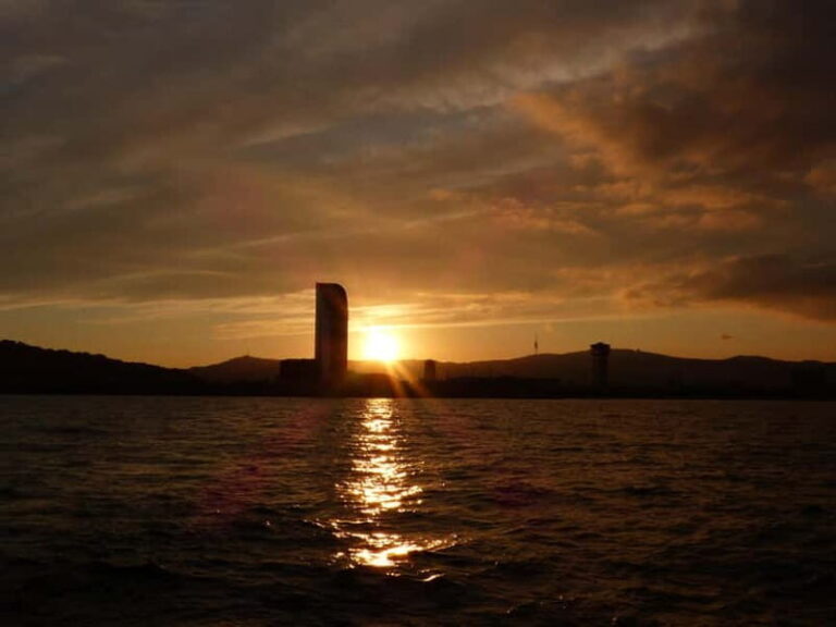FULL MOON Boat Experience (OpenBar+Local Tapa included) - Food and Drinks: A Taste of Catalonia on the Water