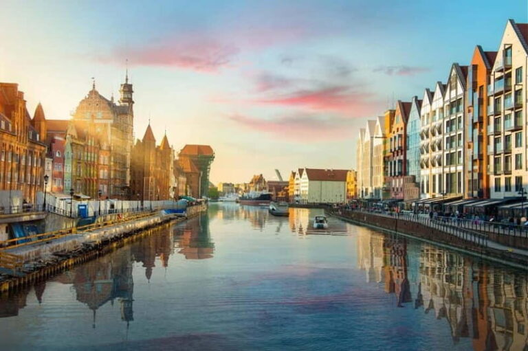 Gdansk: 2-hour Best Intro Walking Tour with a Local - Final Thoughts: Who Should Choose This Tour?
