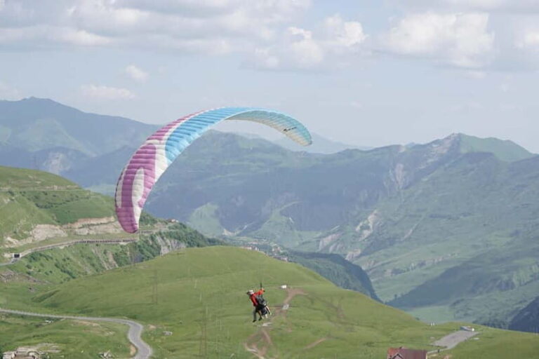 Georgia: Paragliding tandem flight in Gudauri with video - Transfer to the Peak
