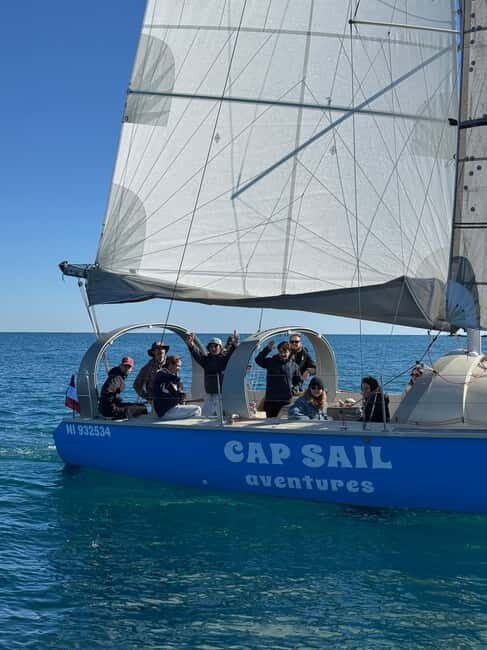 Golf Juan: Sunset Sailing Cruise with aperitif at the Island
