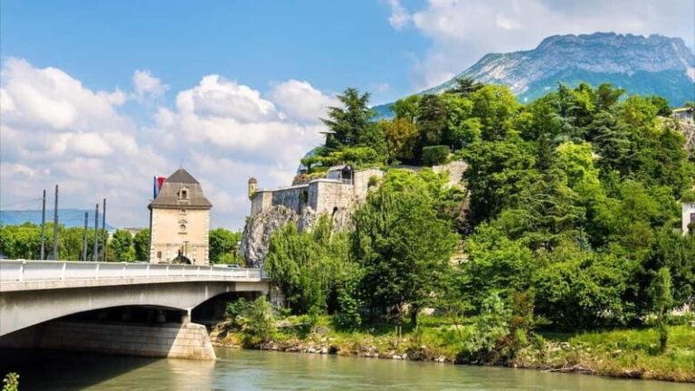 Grenoble: 2-hour Best Intro Walking Tour with a Local - Exploring Grenoble with a Local: What to Expect