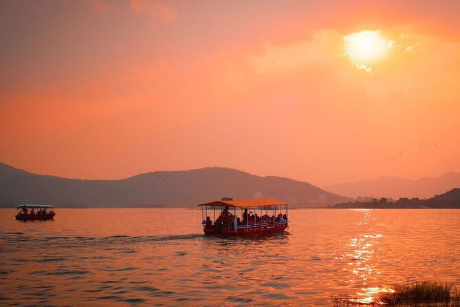 Guided Ghat Walk Experience with Boat Ride in Udaipur with a local - Introduction