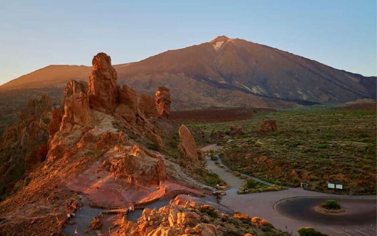 Guided tour guide through Roques de Garcia - Teide National Park - The Itinerary: What You Can Expect