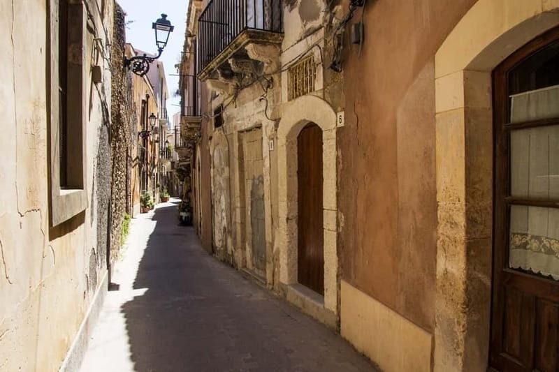 Guided tour of Ortigia with Fish Street Food at the market - Practical Considerations & Tips