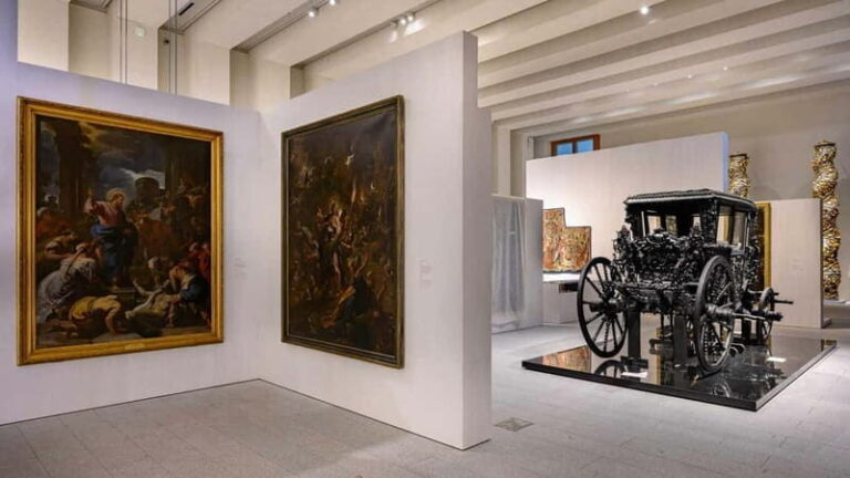 Guided Tour of The Royal Collections Gallery - An Inside Look at the Royal Collections Gallery Tour
