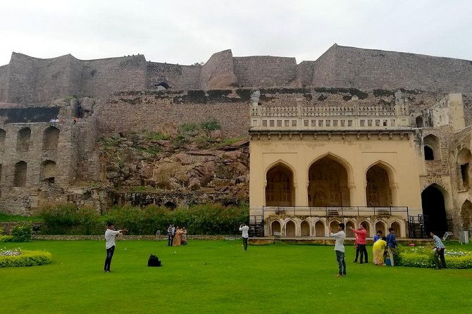 Half day Hyderabad tour to Golkonda fort & Qutub Shahi tombs in private car - A detailed look at the tour experience