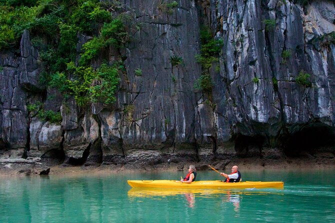 HaLong Bay Day Cruise with Kayaking, Swimming, Hiking and Lunch - An In-Depth Look at This HaLong Bay Day Cruise