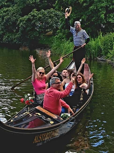Hamburg: Alster Lake public Tour in a Real Venetian Gondola - Why This Tour Works for Different Travelers