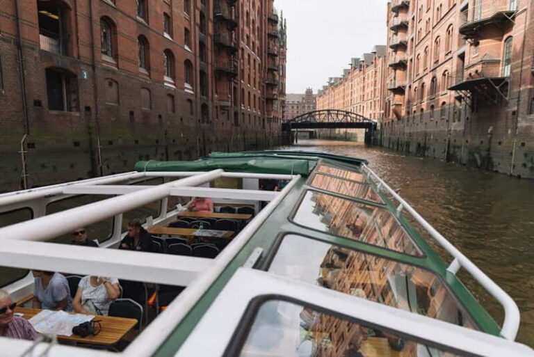 Hamburg: Grand harbor tour, 1 hour - The Itinerary in Detail