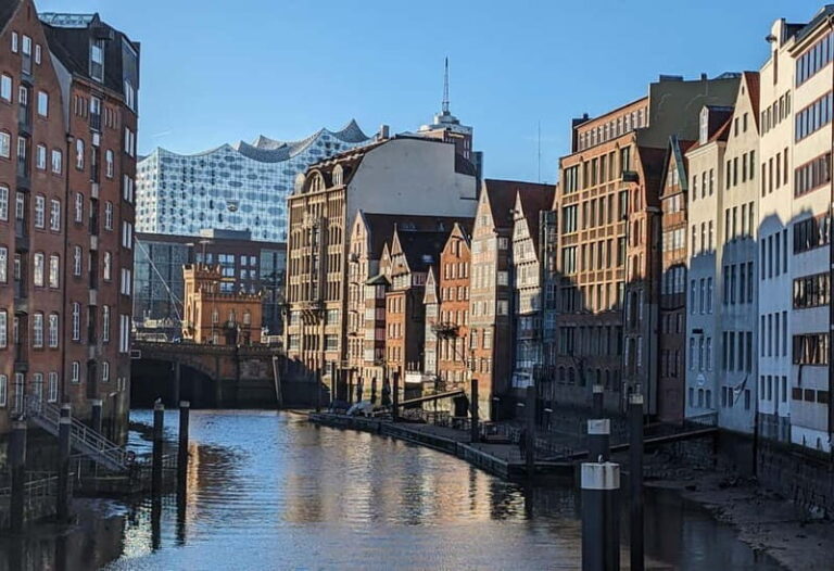 Hamburg: Guided Tour in French, the essentials in 2,5 hours! - A Closer Look at the Hamburg Guided Tour in French
