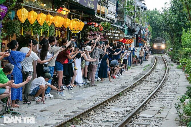 Hanoi Walking Street Food Tour with Train Street - The Itinerary: What to Expect at Every Step