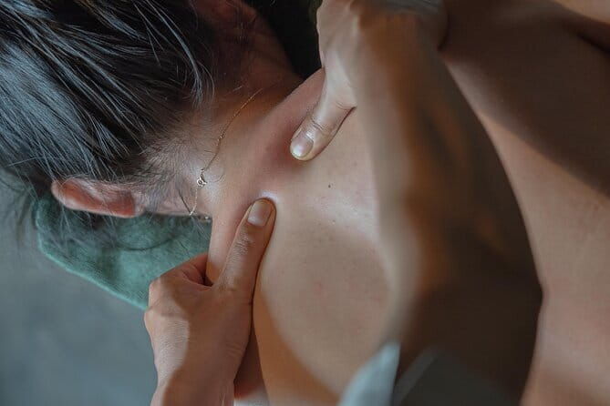 Head, Back and Shoulder Massage in Phnom Penh - Experience the Head, Back and Shoulder Massage in Phnom Penh